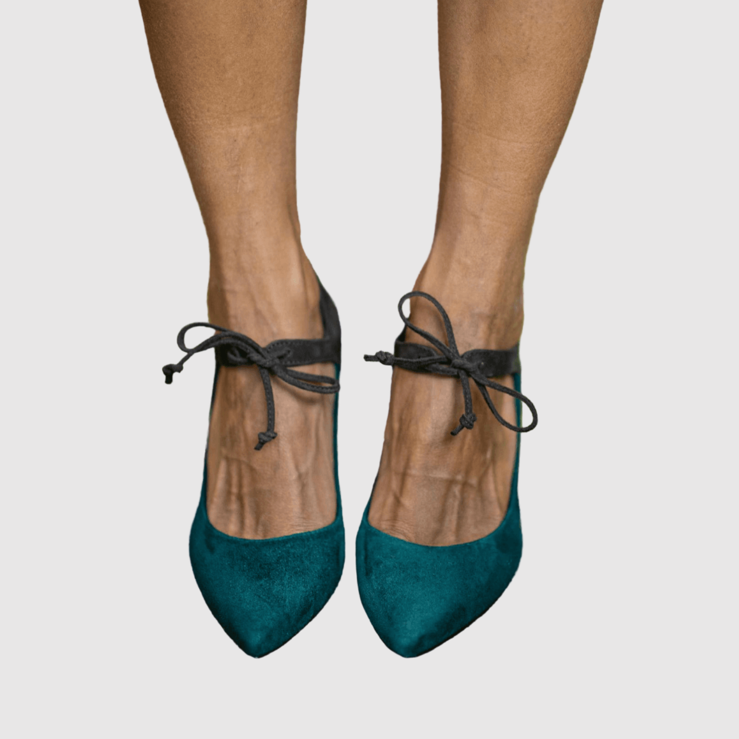 Teodora - Dwukolorowe szpilki z kostką i kobiecą kokardą