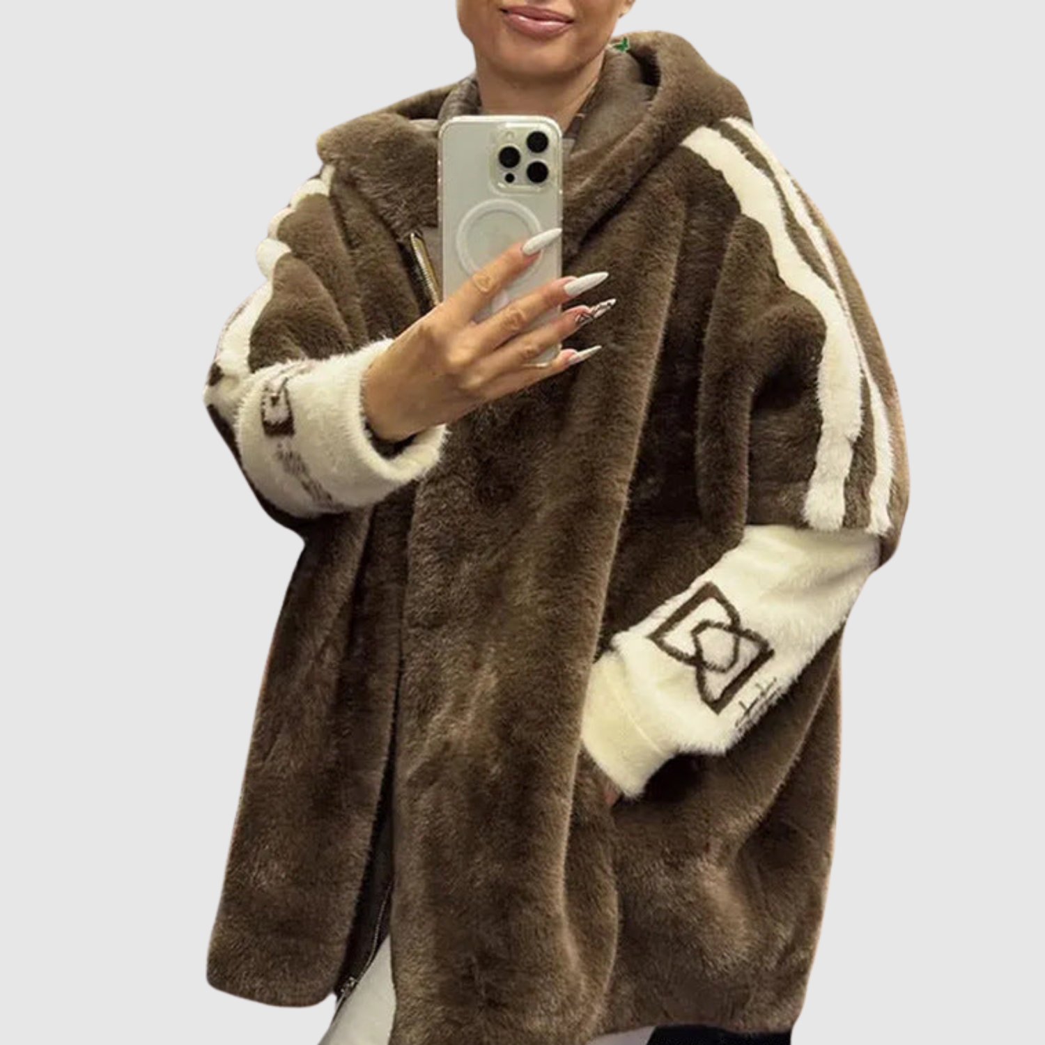 Jelena – Luksusowy płaszcz z kapturem i nowoczesnym akcentem