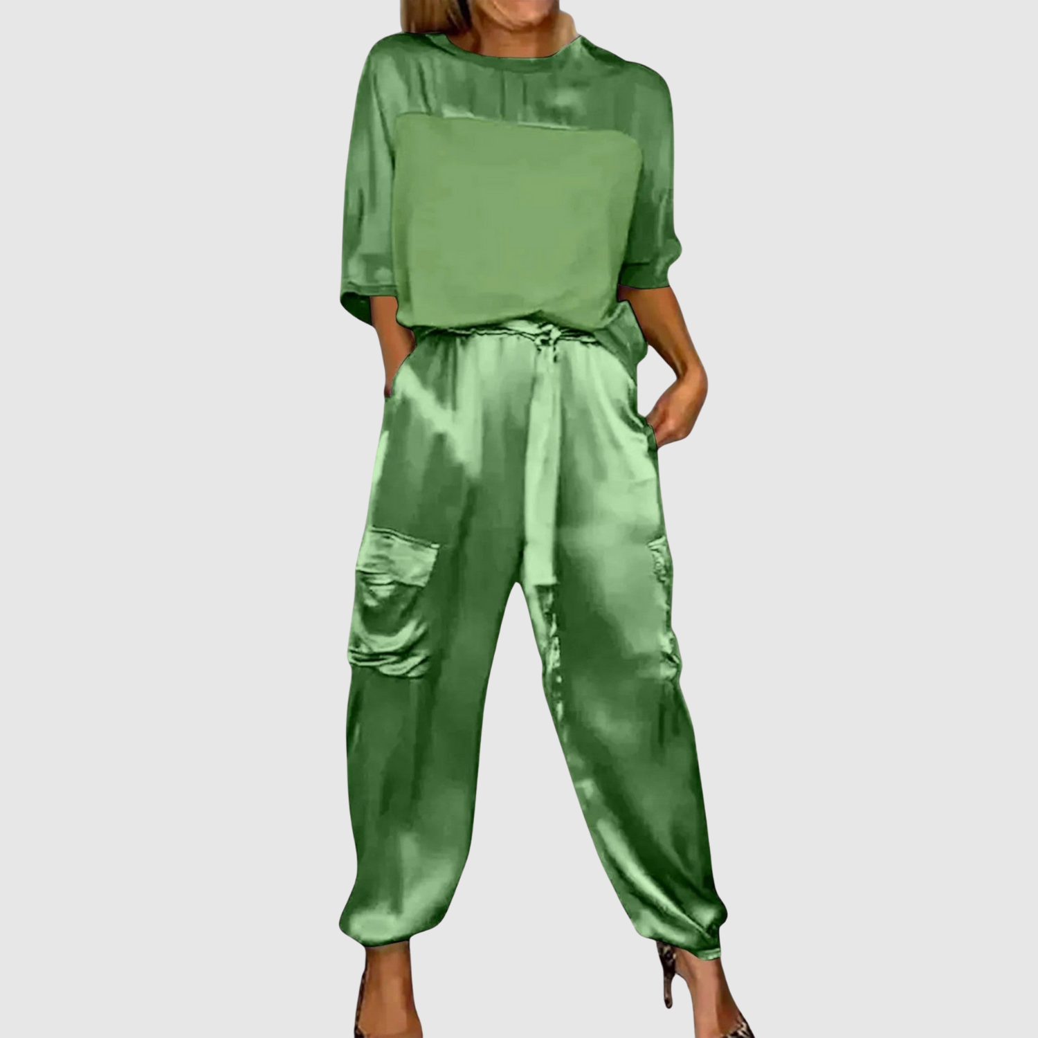 Natálie – Satynowy komplet z eleganckim blaskiem