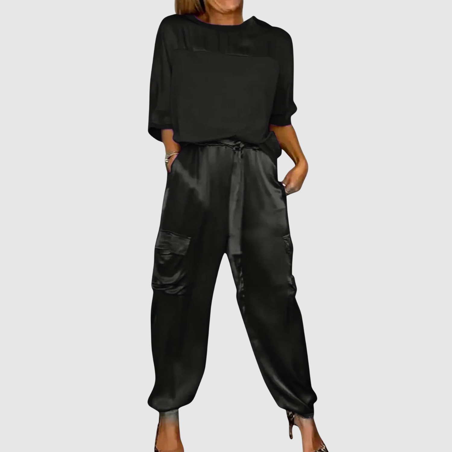 Natálie – Satynowy komplet z eleganckim blaskiem