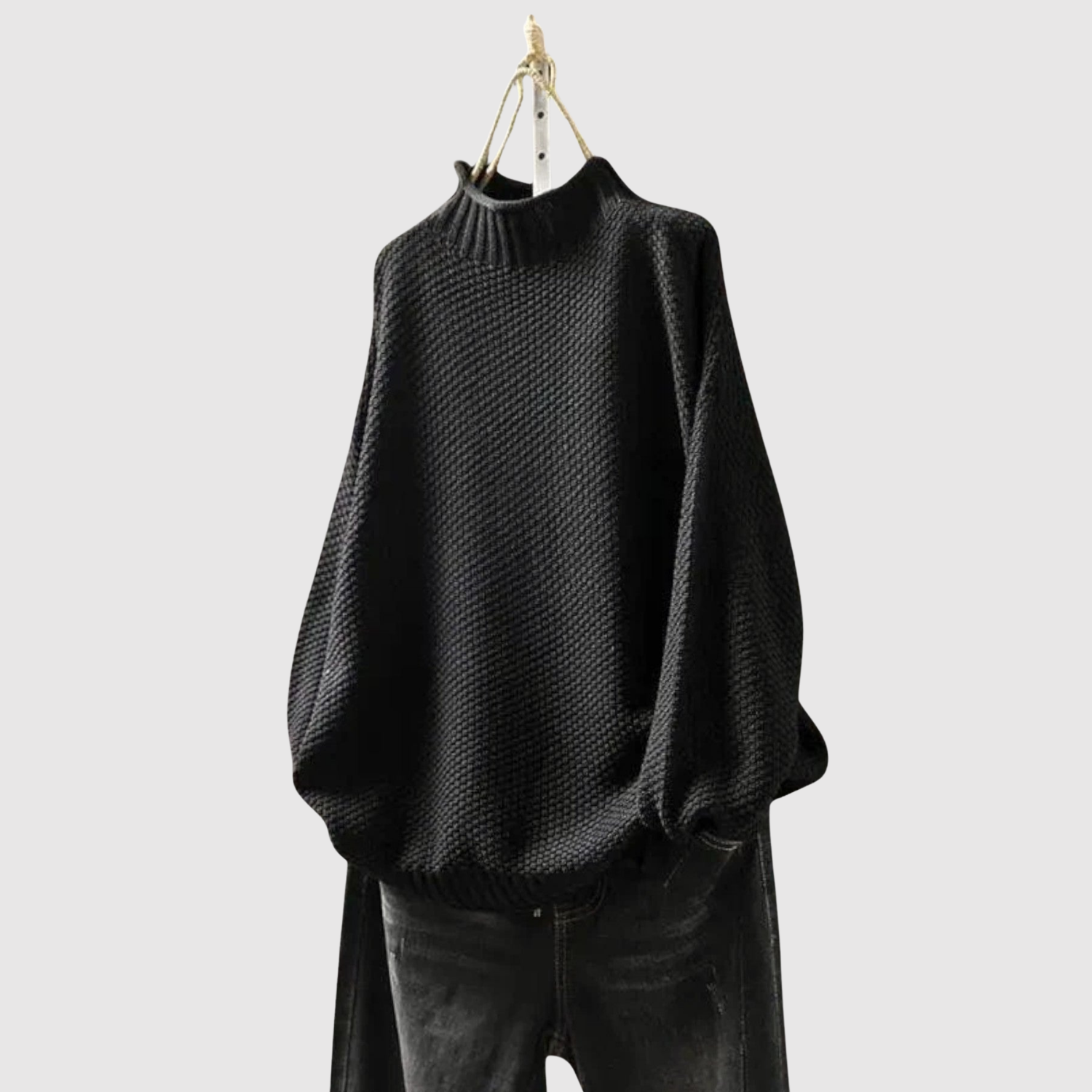 Nora – Sweter strukturalny o luźnym kroju i wysokim kołnierzu