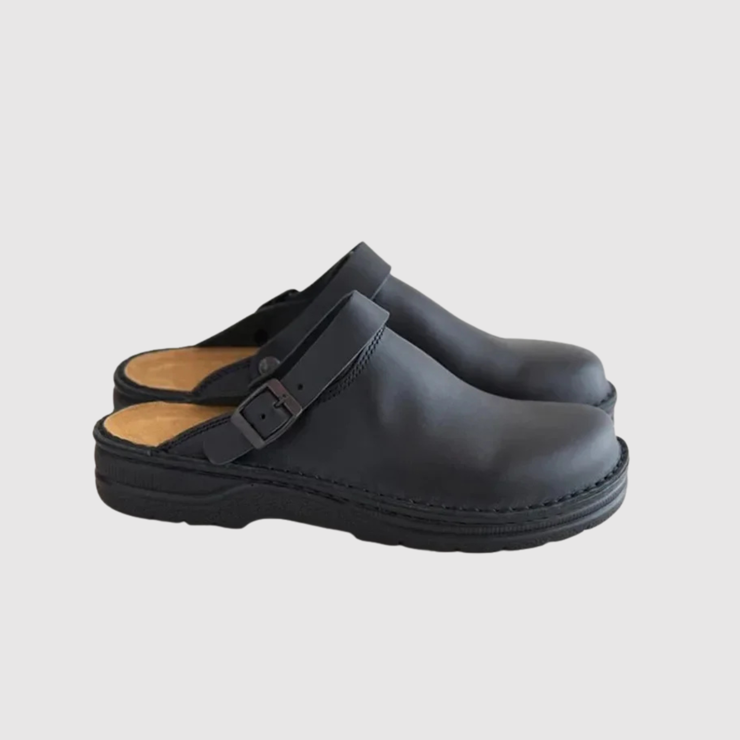 Oskar – Komfortowe skórzane klapki z regulowanym paskiem