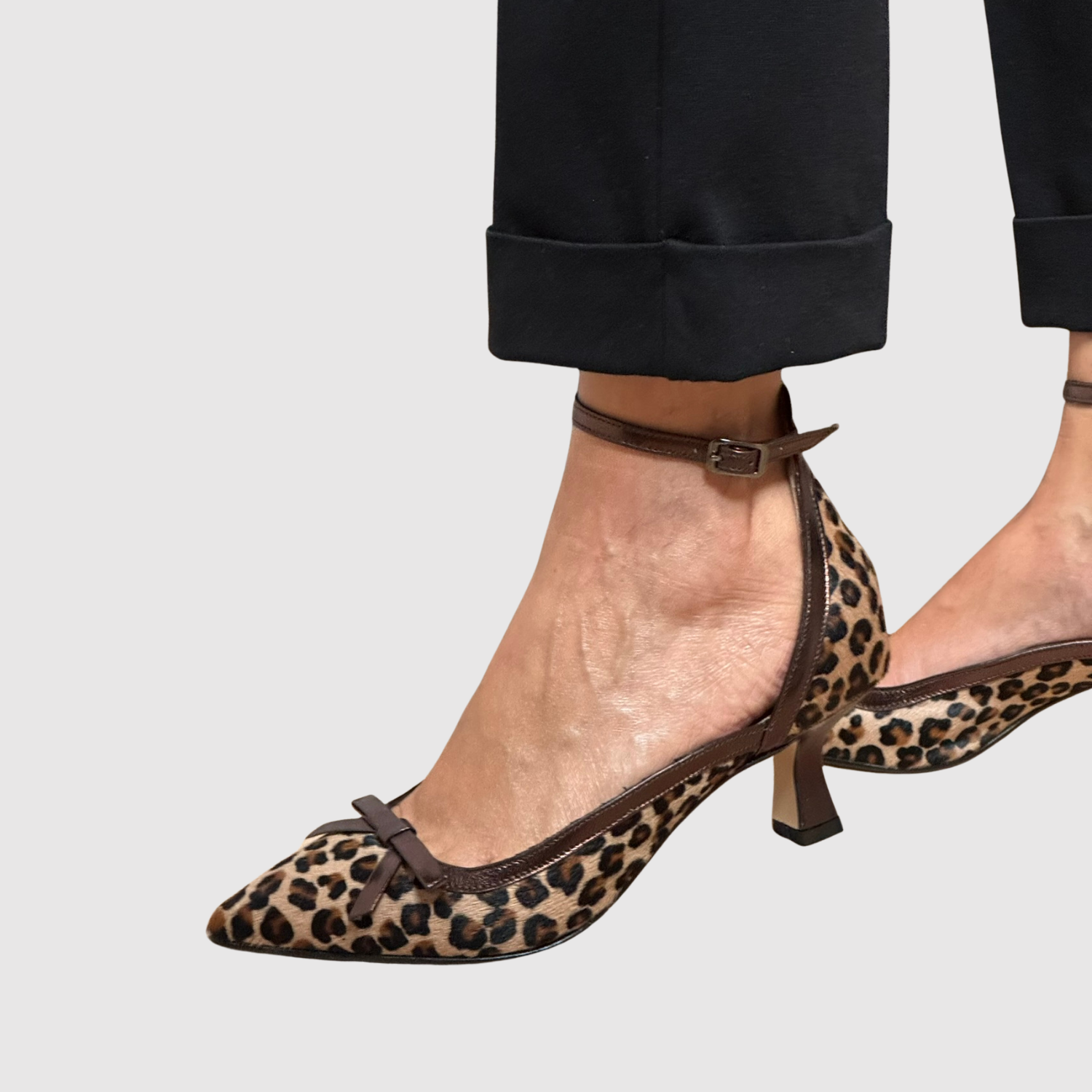 Teodora - Czółenka w leoparda z niskim obcasem