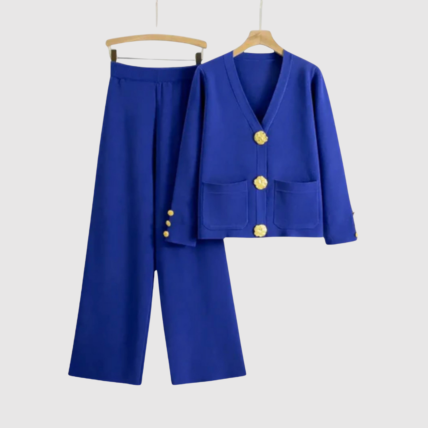 Natálie – Kombinezon z eleganckimi złotymi guzikami