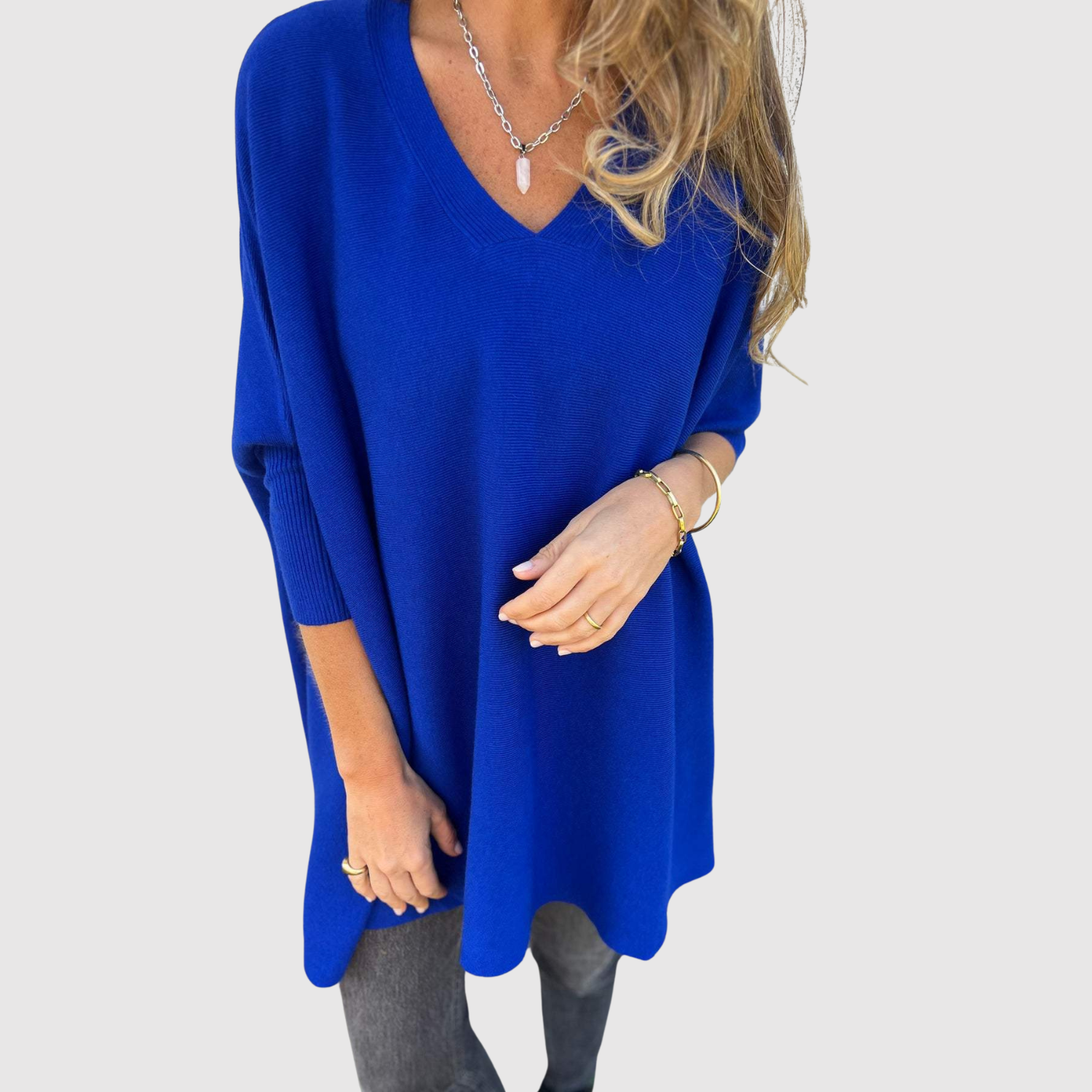 Nora – Elegancki sweter z dekoltem w kształcie V